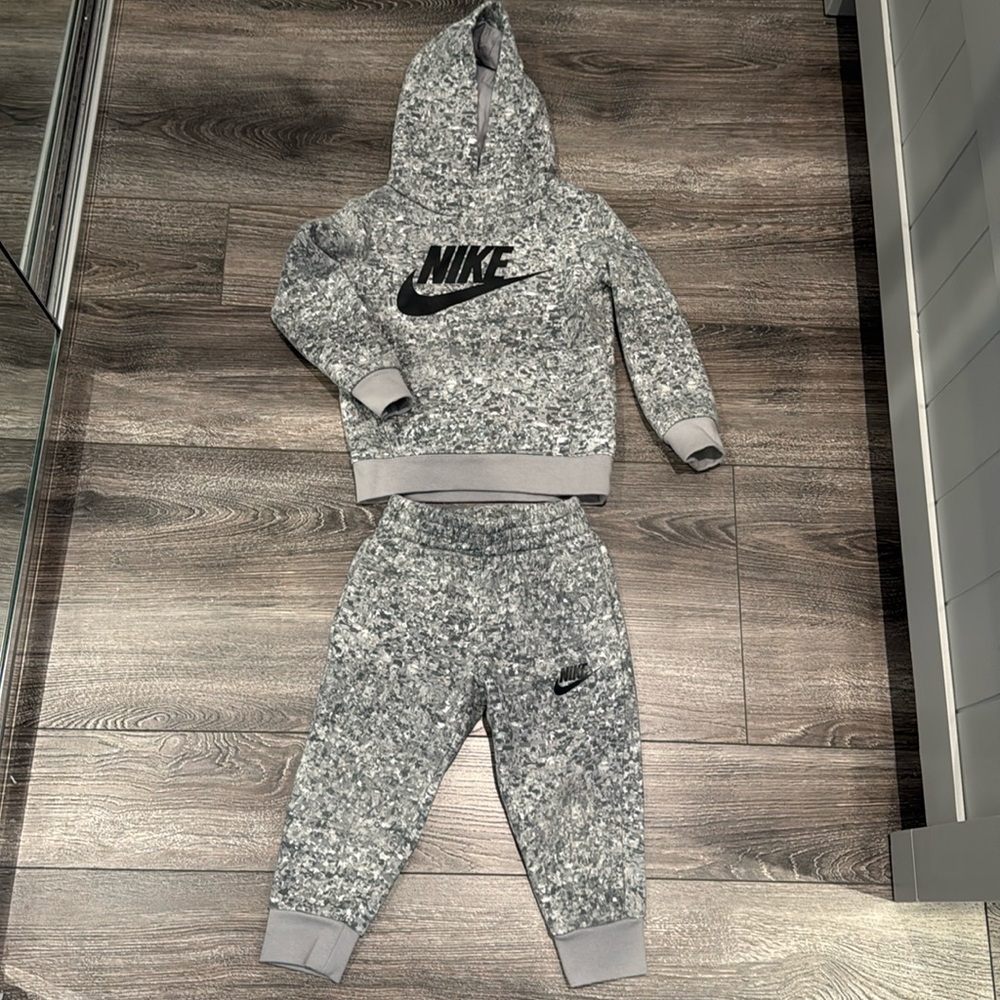 Nike 2T long sleeve hooded pant set grey and white